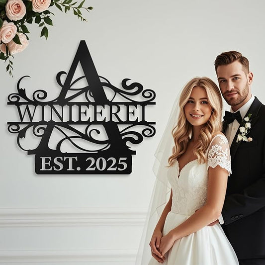 Geteiltes Monogramm-Schild „ESTABLISHED“ – Persönliche Geschichte in Metall