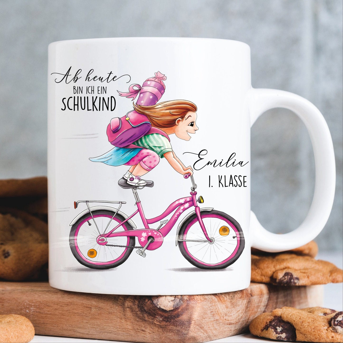 Personalisierte Tasse zum Schulanfang: Mädchen auf dem Fahrrad + Gravur „Ab heute bin ich ein Schulkind“