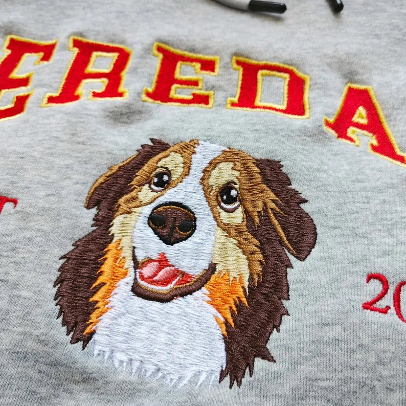 Personalisierter Hundepullover mit gesticktem Hundenamen