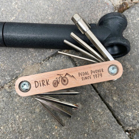 Fahrrad Multitool mit 8 Werkzeugen und Personalisierter Gravur